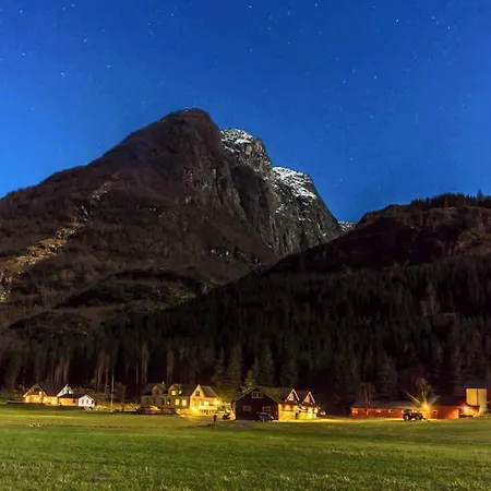 Voljastova Lodge Briksdalsbre
